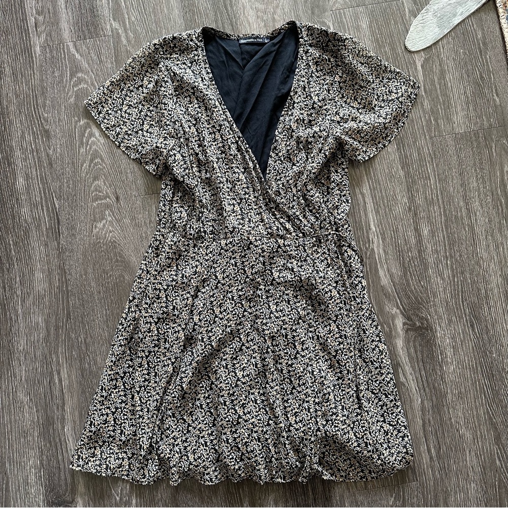Abercrombie & Fitch Floral Short Sleeve Wrap Sundress - L